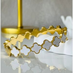 Clover Bangle Bracelet